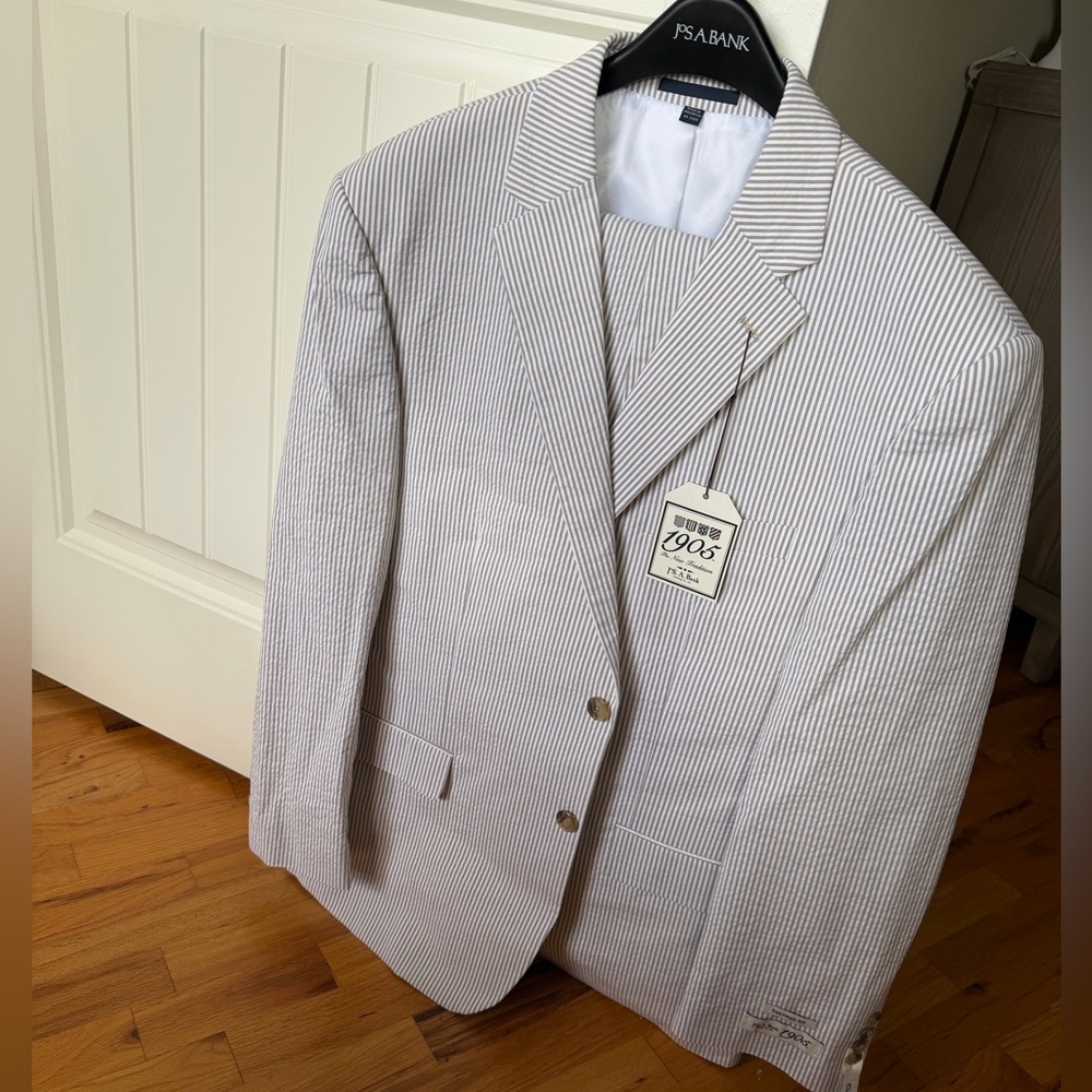 Jos. A. Bank Men's Seersucker Sport Coat in Light Gray/Beige and White Stripe